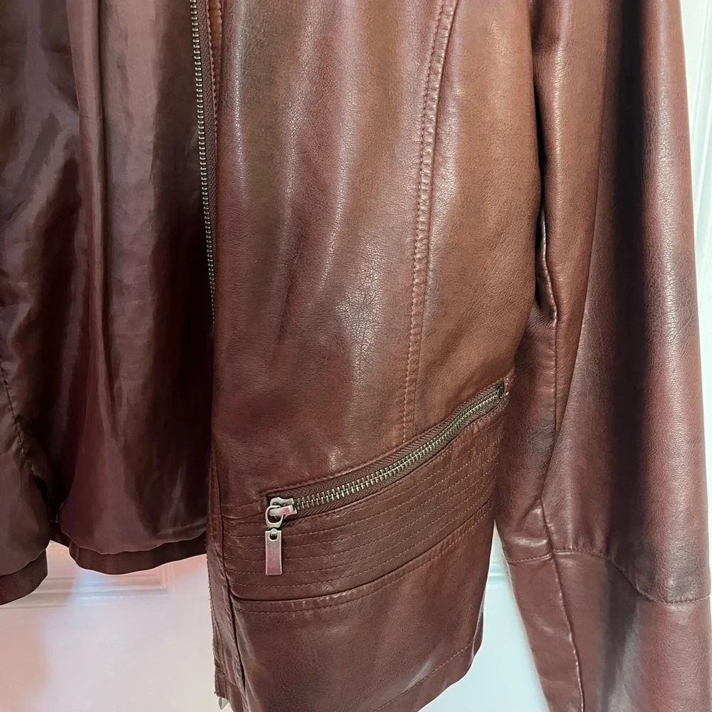 Bernardo Brown Leather Jacket Classic Streamlined Design - Picture 3 of 5